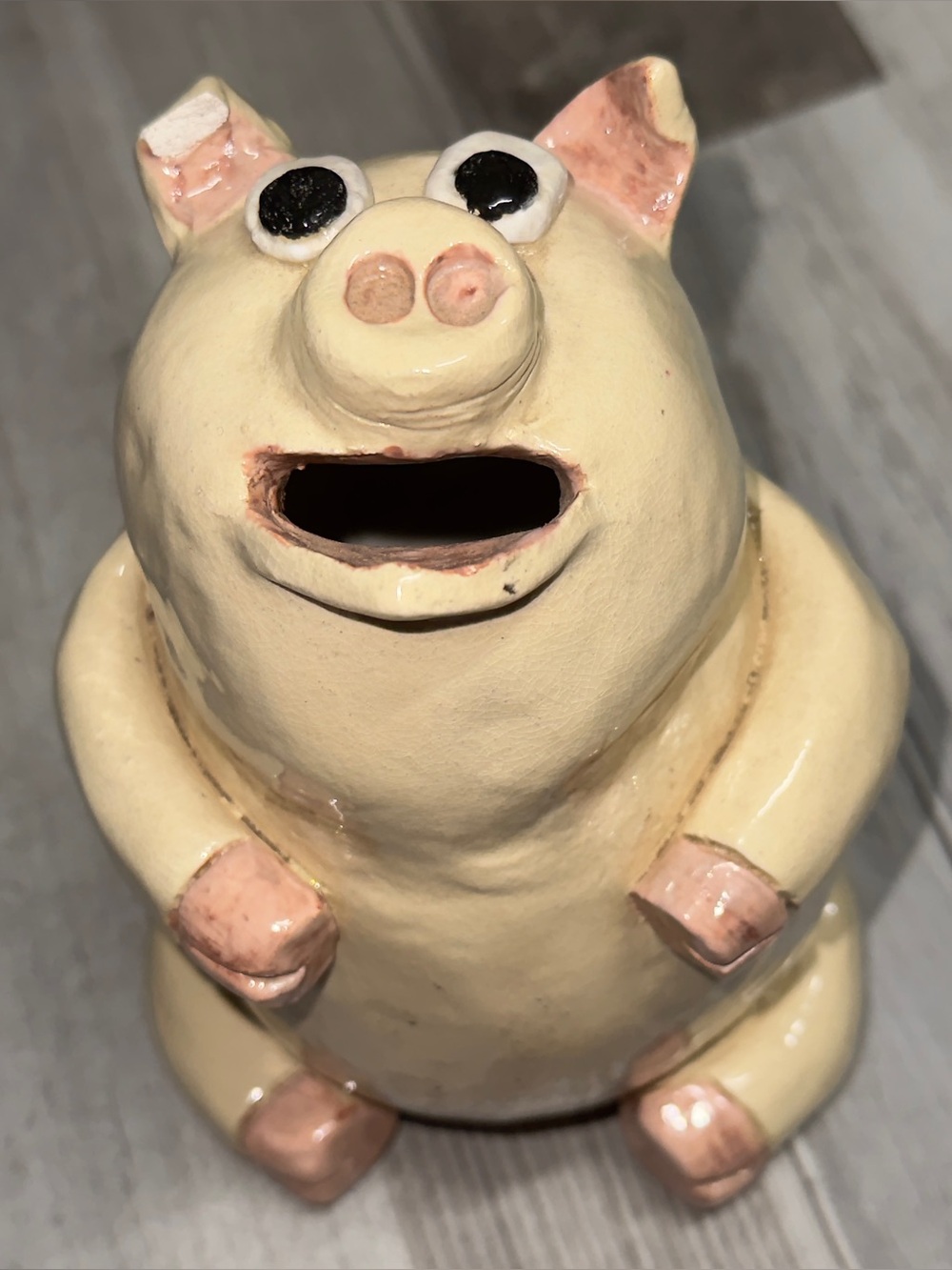Handcrafted  Piggy Bank Sculpture. Broken missed ear. - Picture 7 of 9